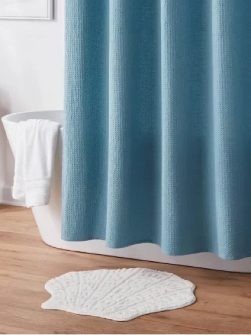 Threshold Cream Shell-Shaped Bath Mat